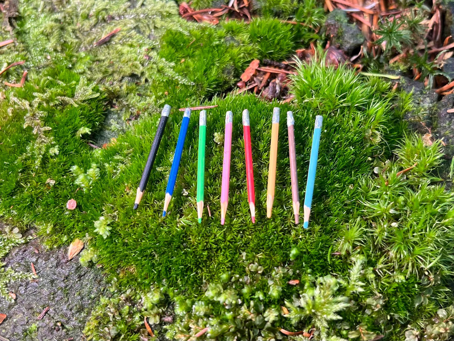 8 Miniature Colorful Pencils