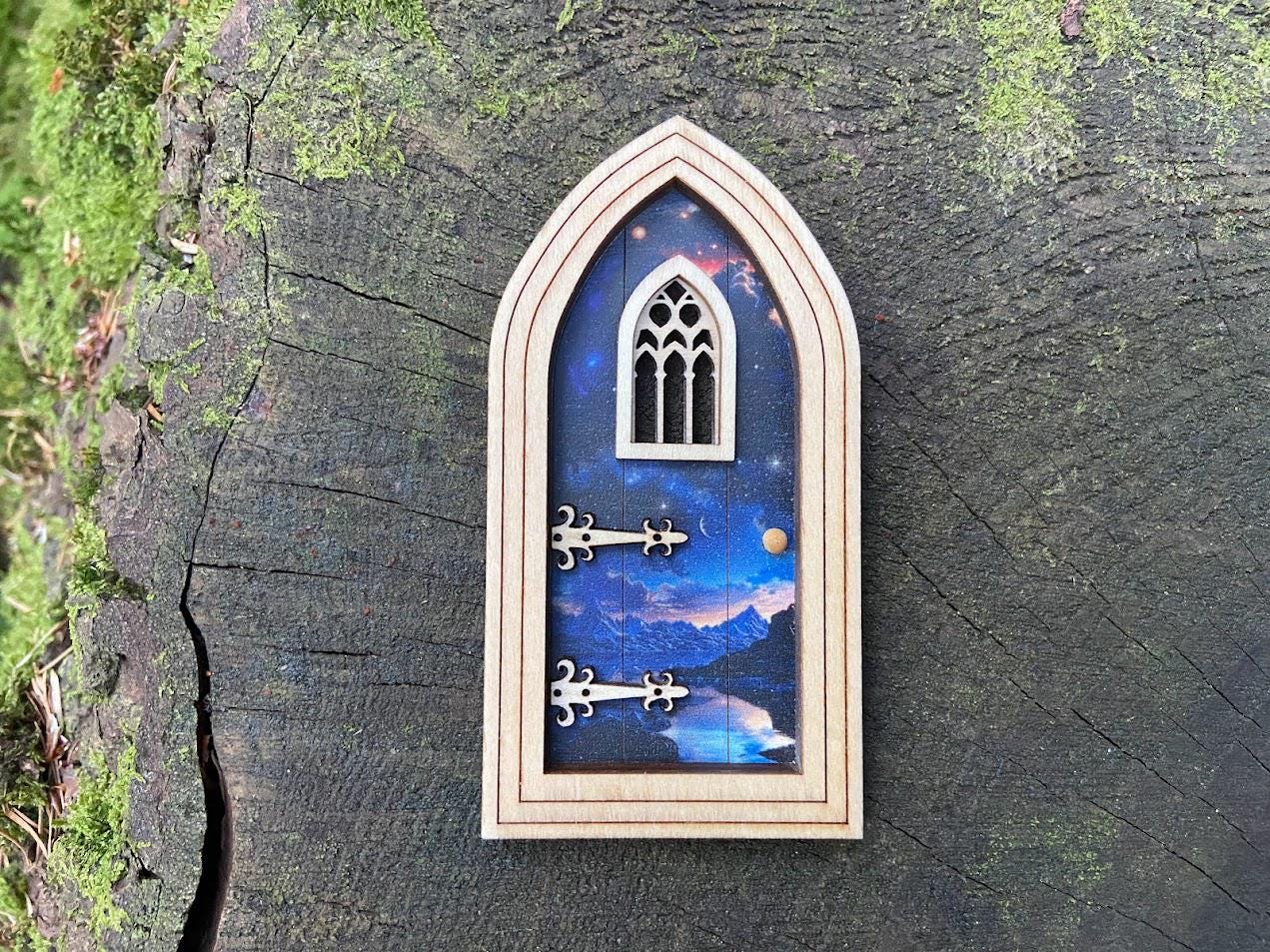 Gothic Fairy Door with Delicate Pattern – Outdoor-Ready Miniature for Fairy Gardens & Decor