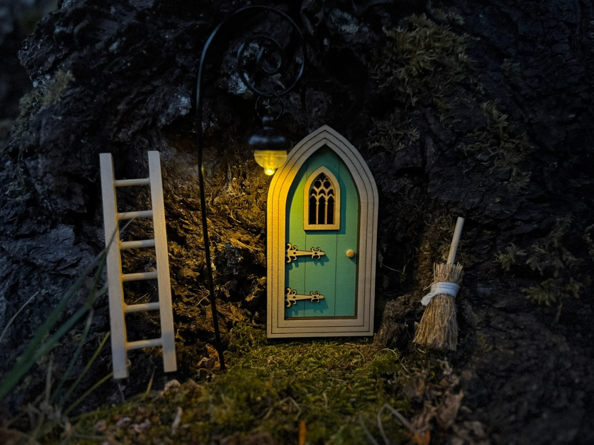 Fairy Arrival Set – Door, Glowing Lantern, Ladder & Broom