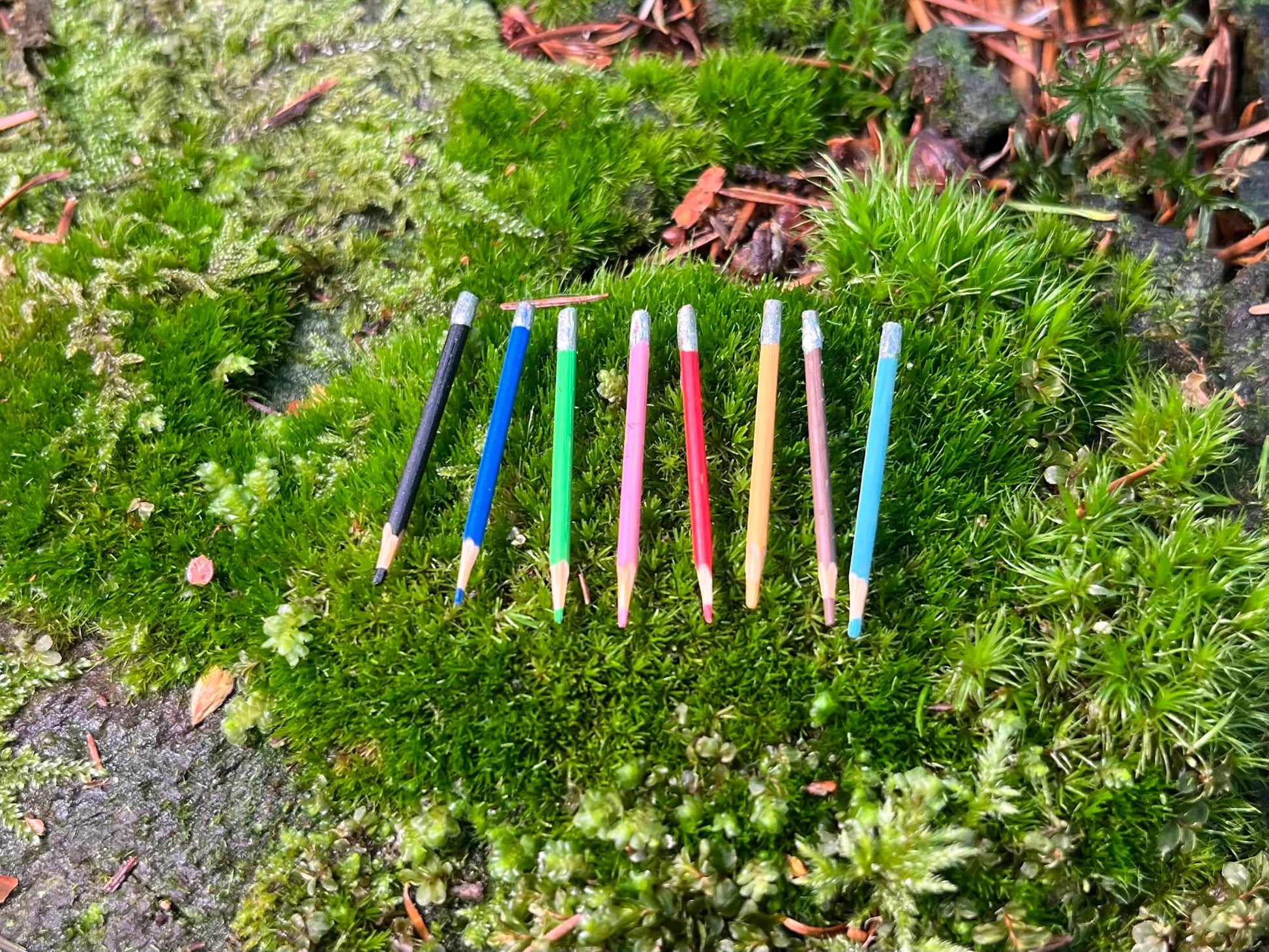 8 Miniature Colorful Pencils