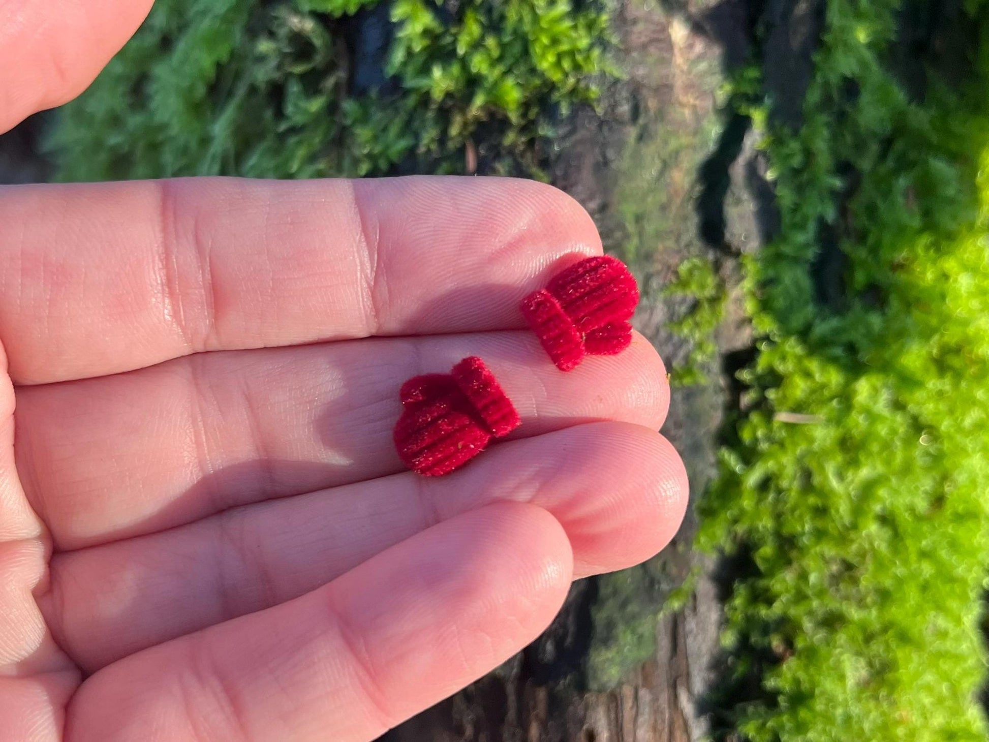 Mini Red Gloves – 1 Pair Burgundy Flocked Gloves