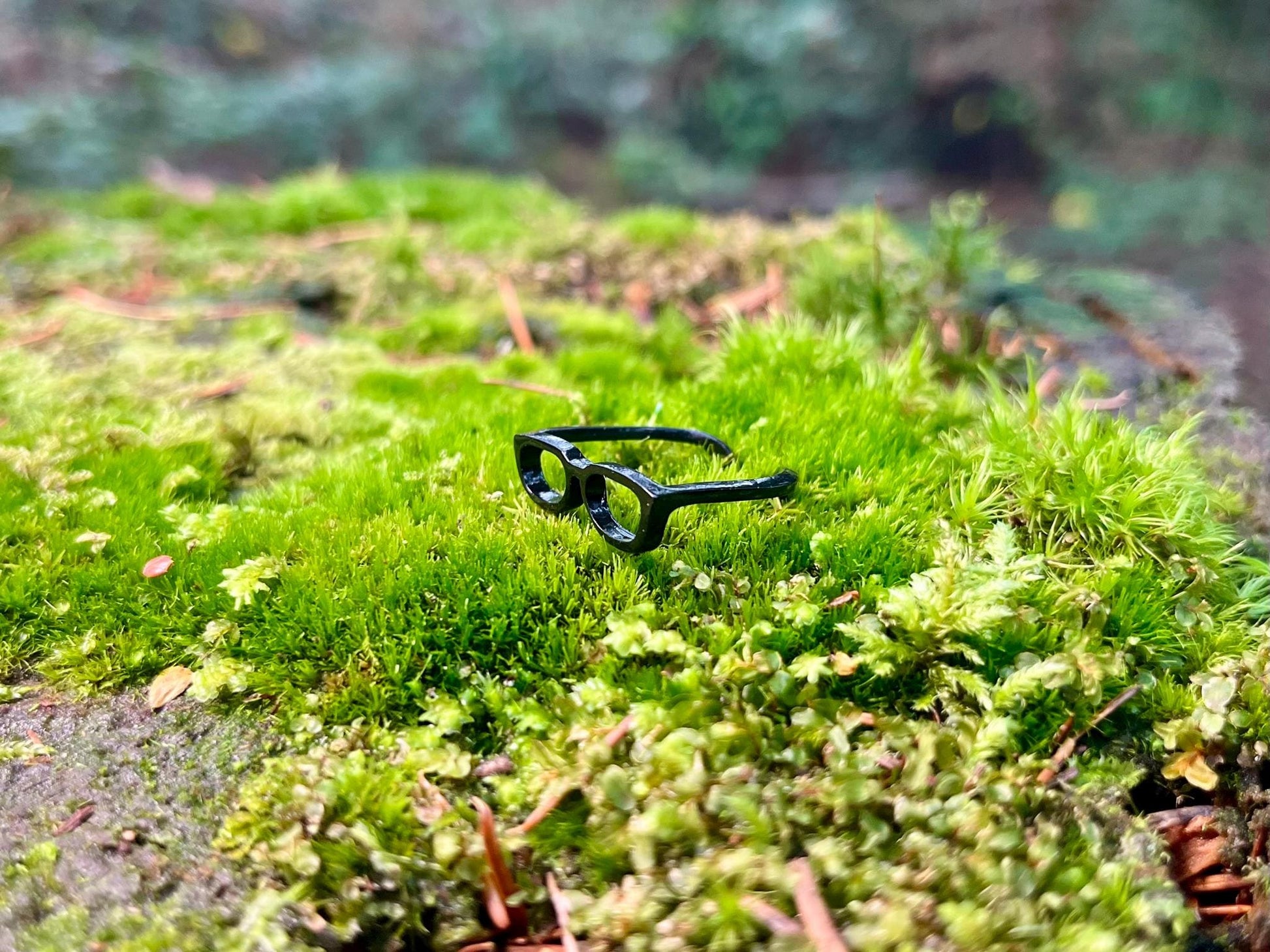 Tiny Metal Black Glasses – Miniature Metal Glasses for Fairy Garden, Dollhouse, and Decor