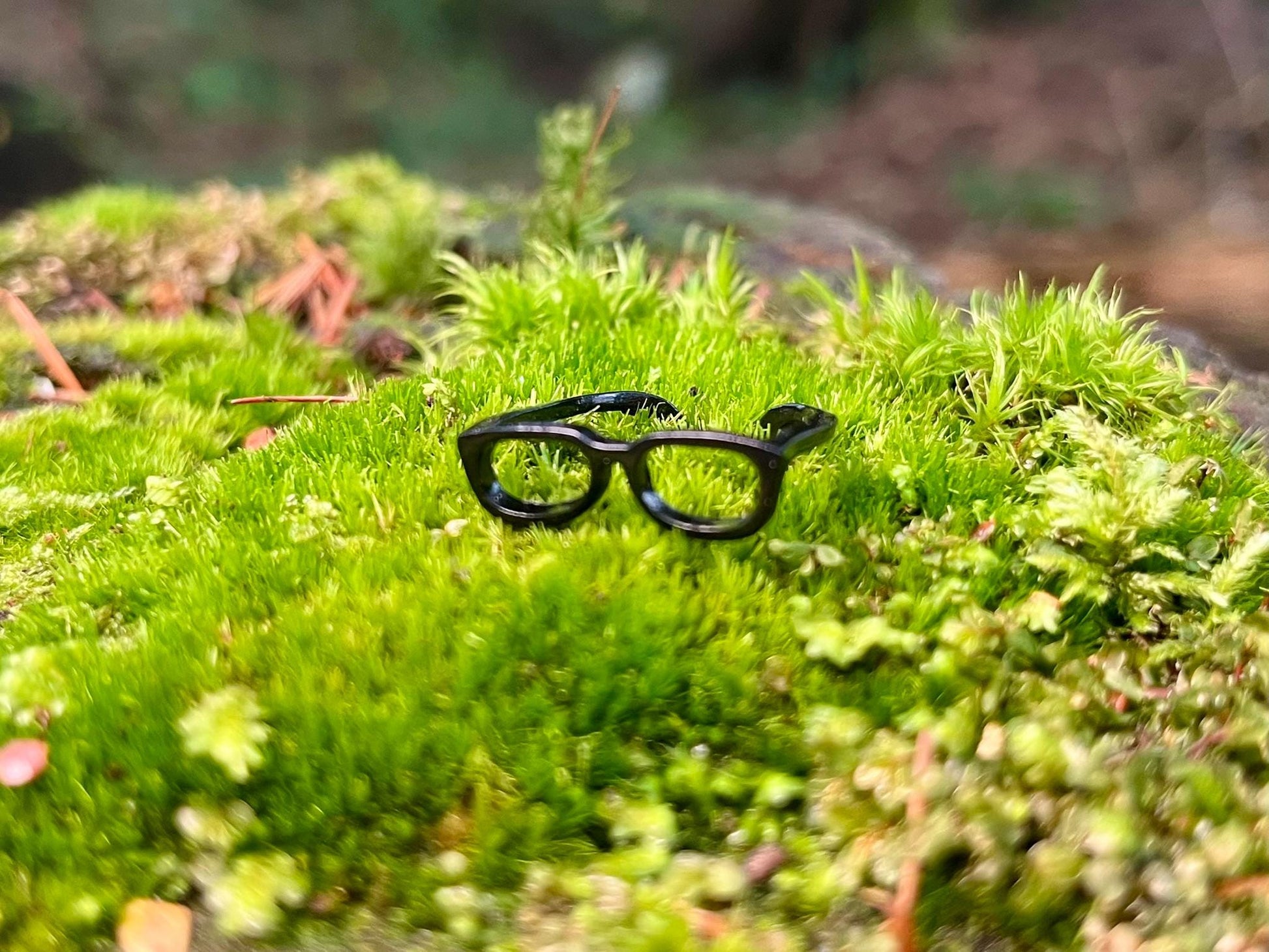 Tiny Metal Black Glasses – Miniature Metal Glasses for Fairy Garden, Dollhouse, and Decor