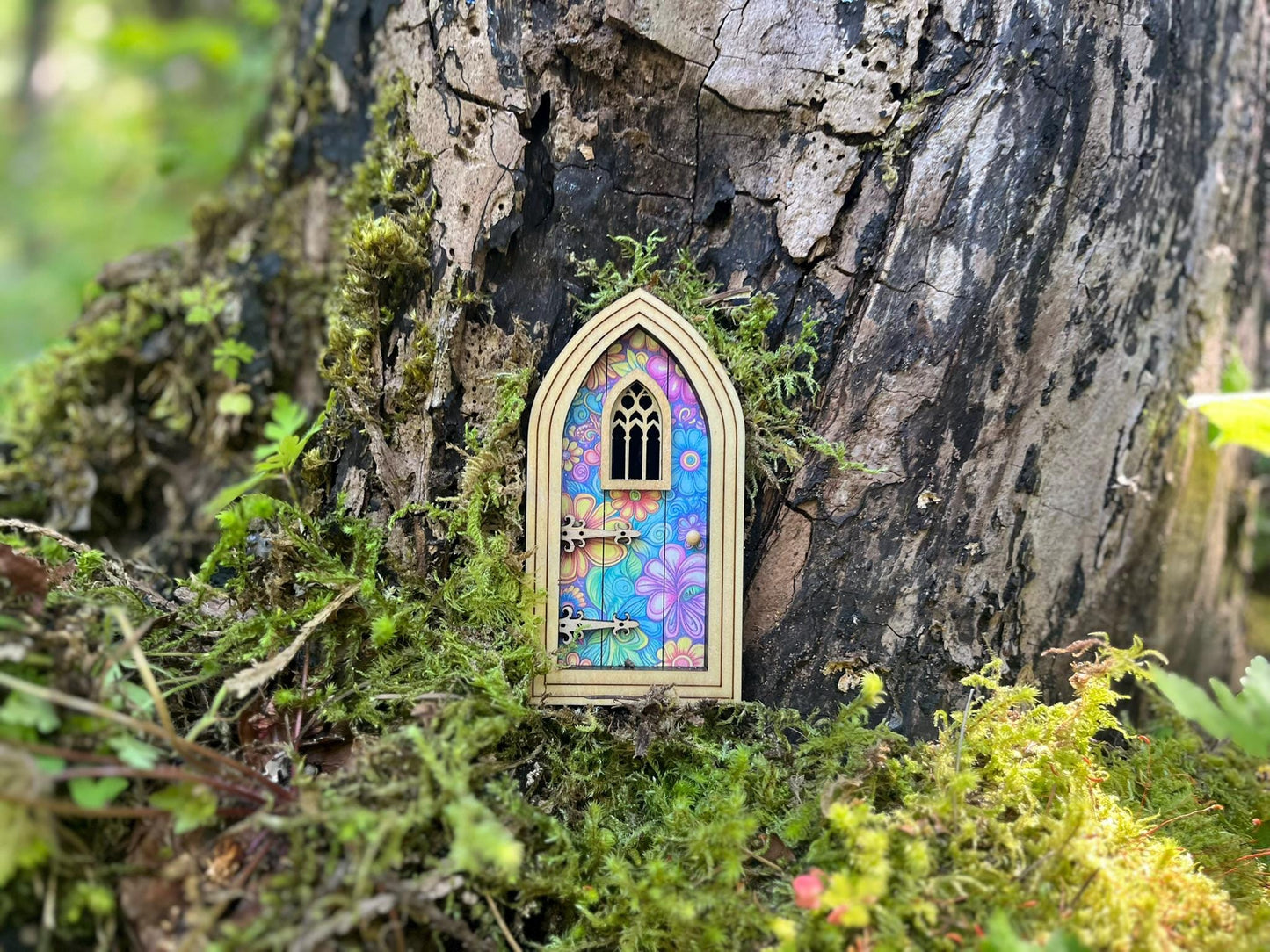 Gothic Fairy Door with Delicate Pattern – Outdoor-Ready Miniature for Fairy Gardens & Decor