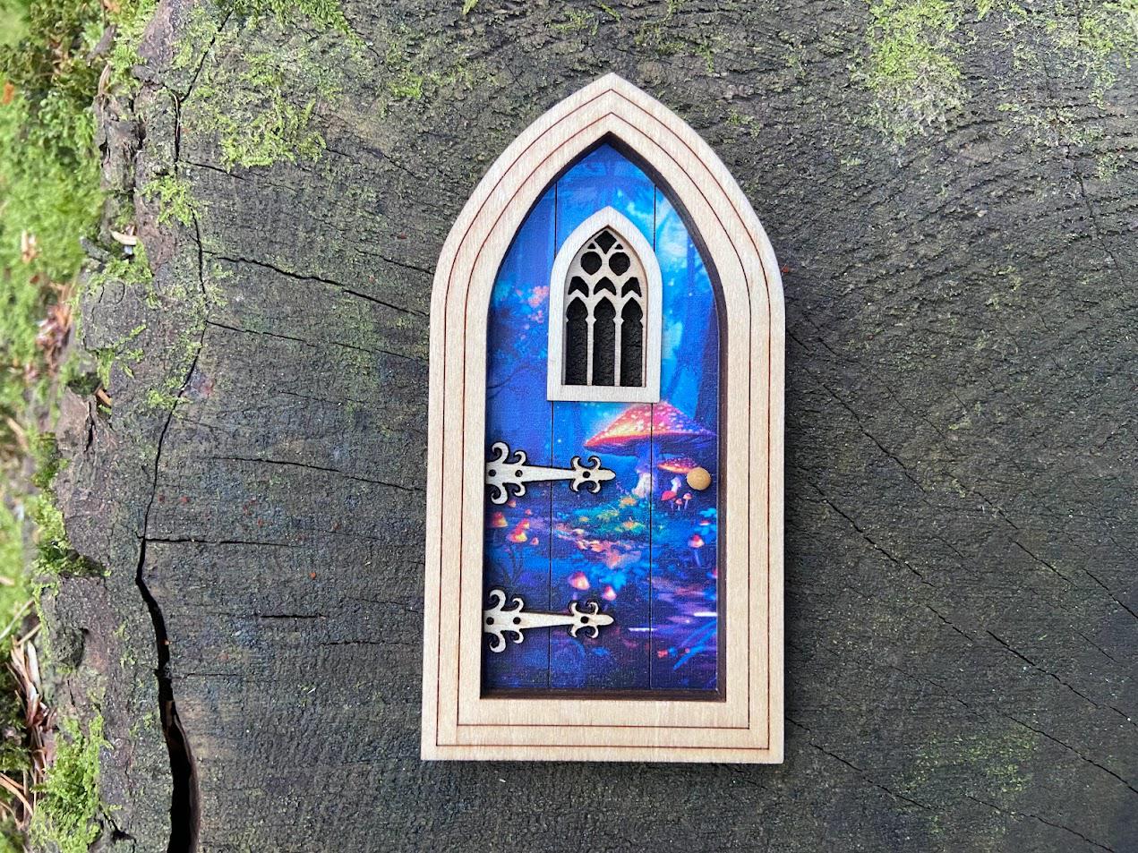 Gothic Fairy Door with Delicate Pattern – Outdoor-Ready Miniature for Fairy Gardens & Decor