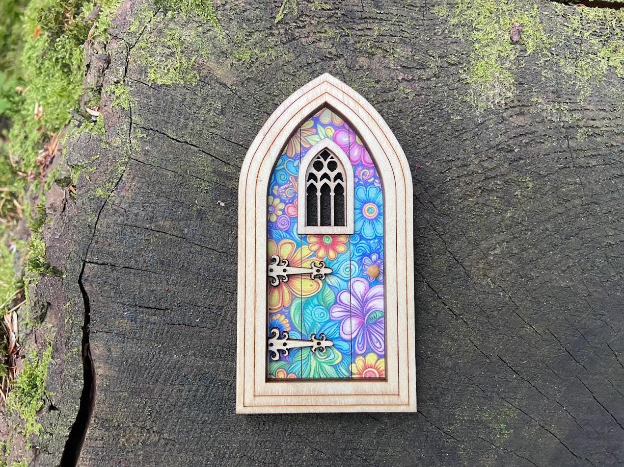 Gothic Fairy Door with Delicate Pattern – Outdoor-Ready Miniature for Fairy Gardens & Decor