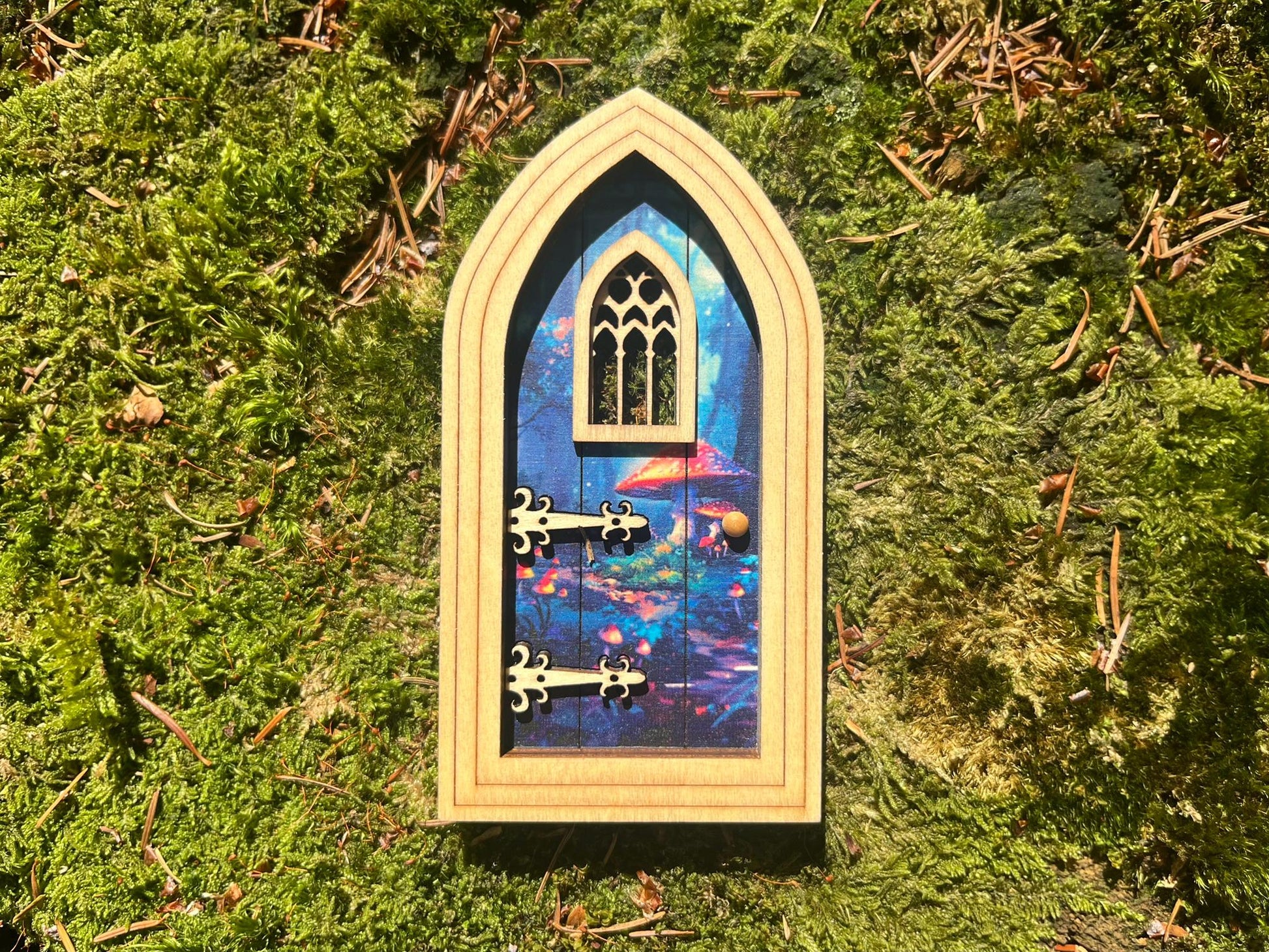 Gothic Fairy Door with Delicate Pattern – Outdoor-Ready Miniature for Fairy Gardens & Decor
