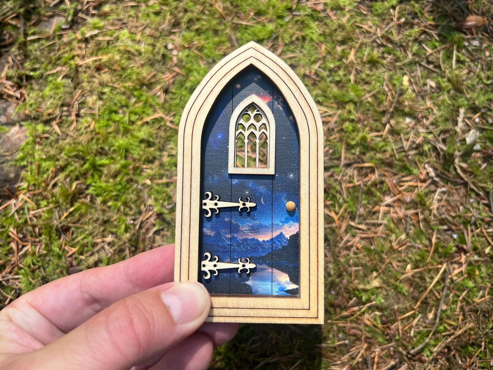 Gothic Fairy Door with Delicate Pattern – Outdoor-Ready Miniature for Fairy Gardens & Decor