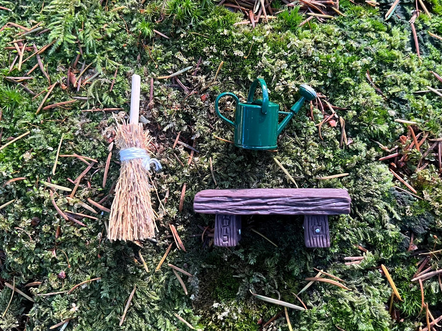 Fairy Door Starter Set - Mini Straw Broom + Watering Can (Red or Green) + Bench