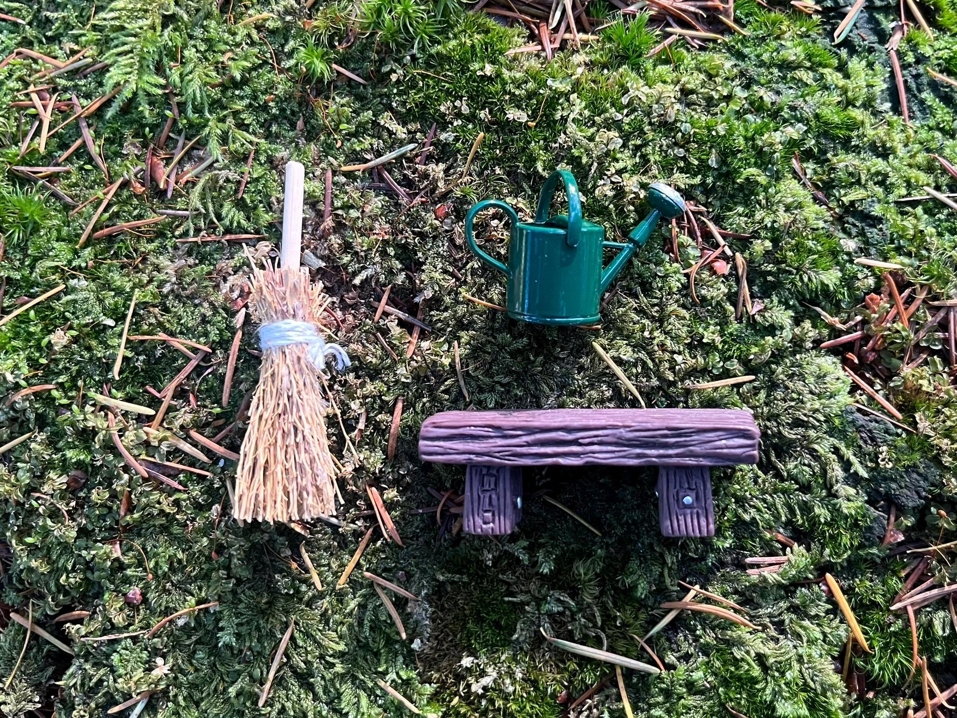 Fairy Door Starter Set - Mini Straw Broom + Watering Can (Red or Green) + Bench