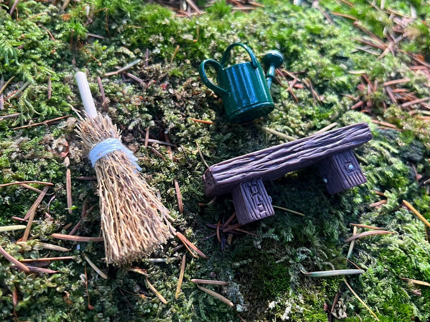 Fairy Door Starter Set - Mini Straw Broom + Watering Can (Red or Green) + Bench