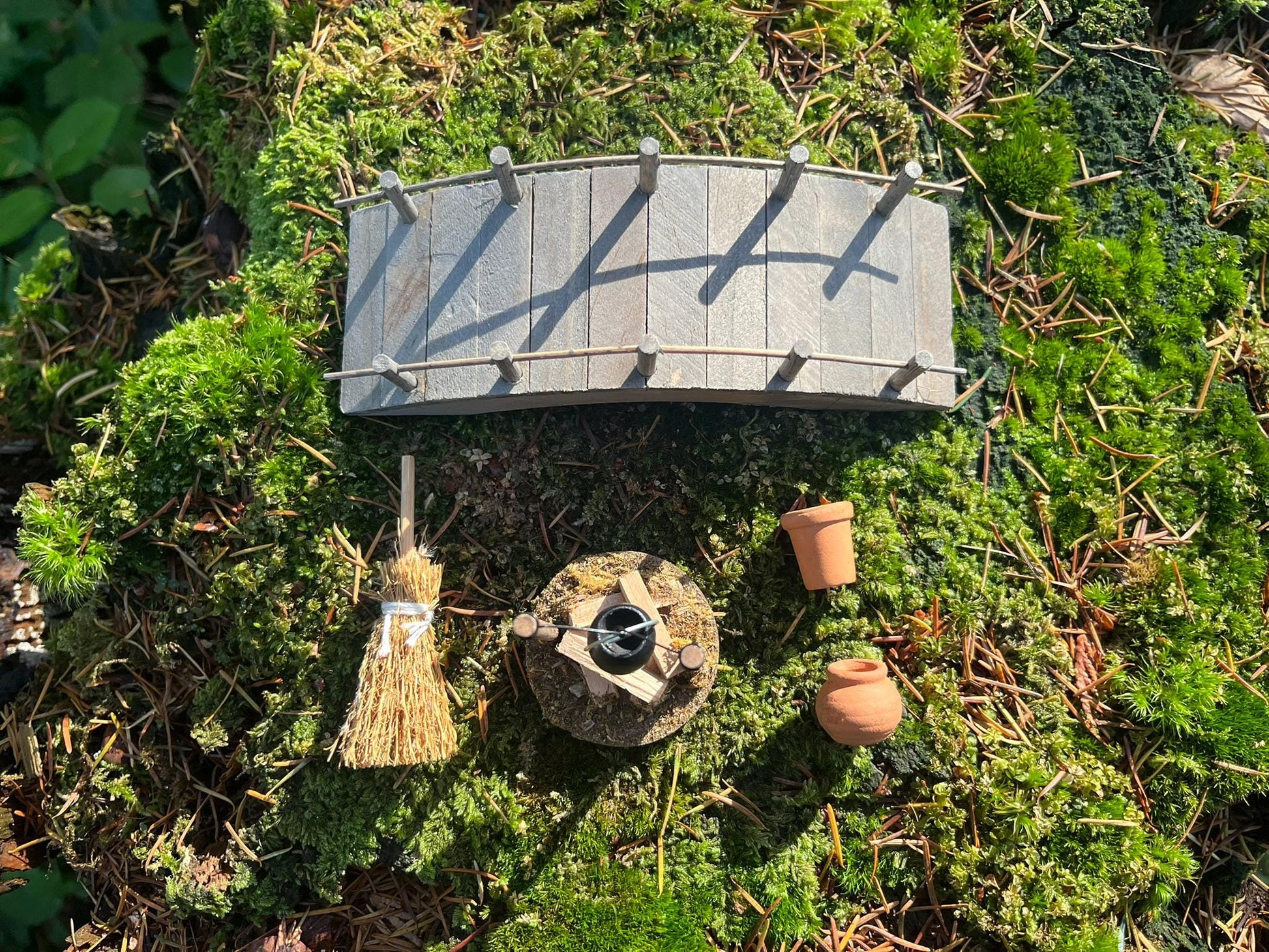 Fairy Garden Starter Set – Wooden Bridge + Mini Fireplace + 2 Tiny Terracotta Pots