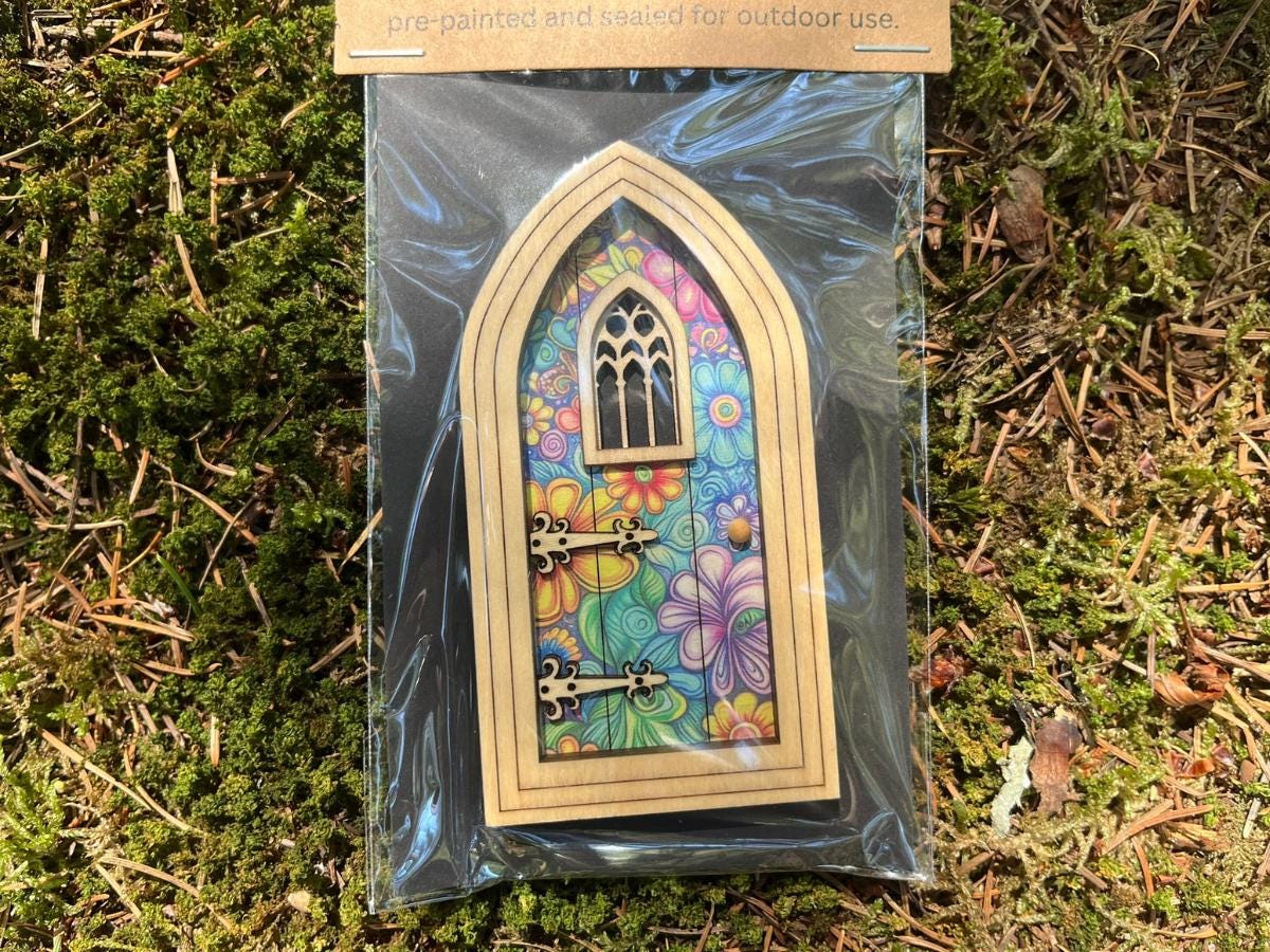 Gothic Fairy Door with Delicate Pattern – Outdoor-Ready Miniature for Fairy Gardens & Decor
