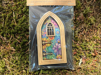 Gothic Fairy Door with Delicate Pattern – Outdoor-Ready Miniature for Fairy Gardens & Decor