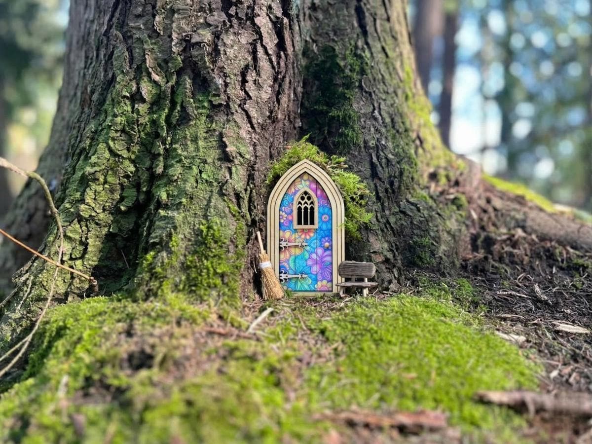 Gothic Fairy Door with Delicate Pattern – Outdoor-Ready Miniature for Fairy Gardens & Decor